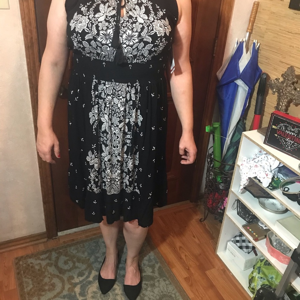 Ladies Black and white dress SZ XL